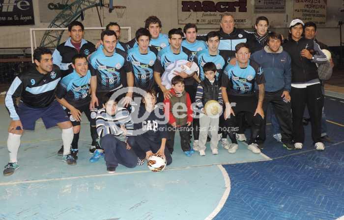 Los Abstemios, uno de los líderes de su serie, recibe a La Amistad de Pando por el Campeonato Uruguayo de Fútbol de Salón.