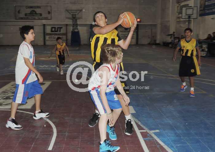 En el clásico mercedario, festejaron los dos. Praga venció a primera hora y luego Remeros ganó en cadetes, por un doble de diferencia.