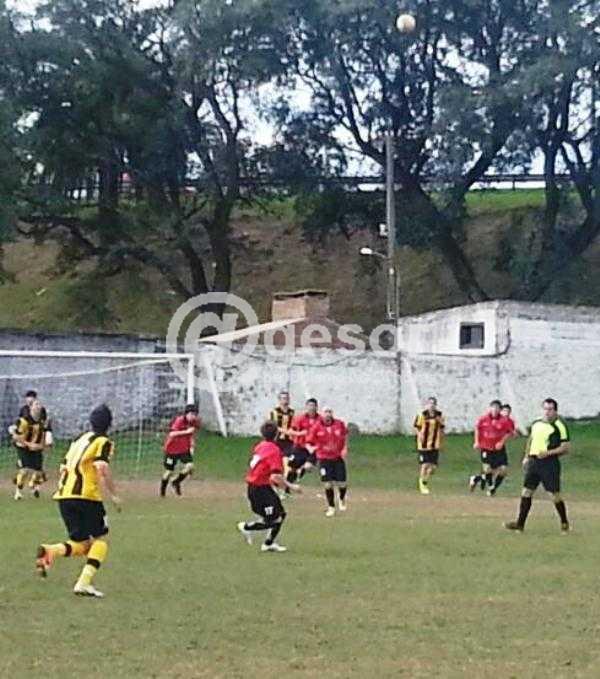 Peñarol alcanzó su segunda victoria en el Apertura le ganó a independiente por 1-0.