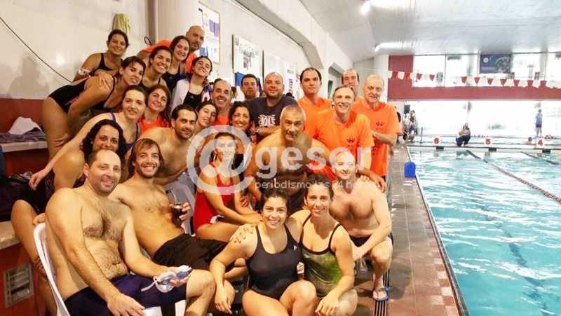 El Club Remeros Mercedes, campeón del interior del circuito de natación máster, sumó 25 medallas de oro, 14 plata, 15 bronce y logró 6 nuevas marcas nacionales, en Montevideo. en la piscina del Club Olimpia.
