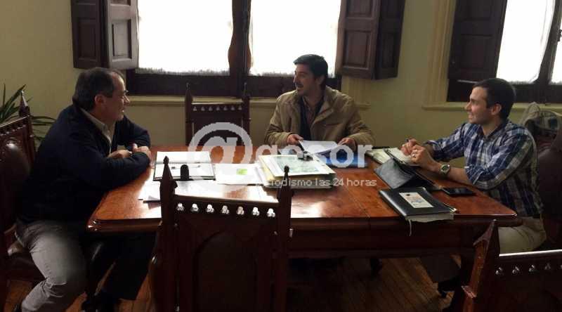 El edil Socialista Carlín Susaye junto al diputado del Frente Amplio Enzo Malán mantuvieron en la jornada del viernes, una intensa reunión con el Jefe de Policía de Soriano Carlos Ayuto