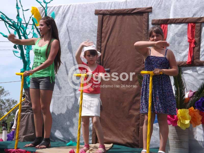 Concursan más de 20 chicas entre aspirantes a Reina, Pimpollo y Capullo de la Fiesta de la Primavera de Palmitas 2012.