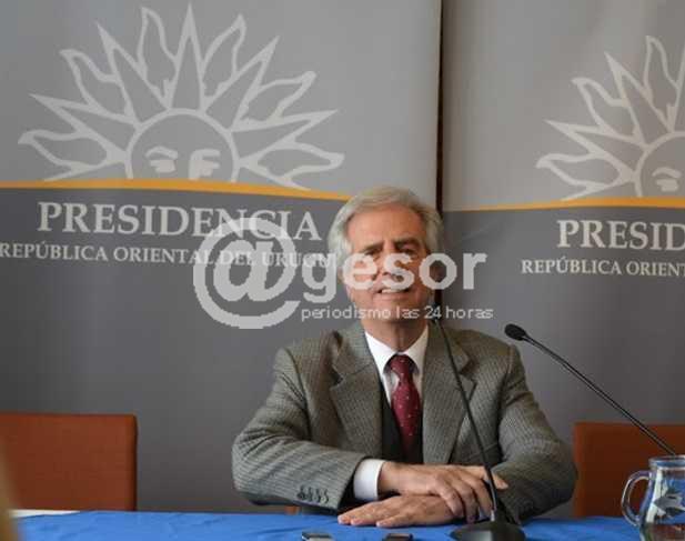 El Presidente Tabaré Vázquez brindó un mensaje por radio y televisión al cumplirse el primer año de gestión de su segundo mandato. Además el Poder Ejecutivo remitió al Parlamento la memoria anual de gestión.