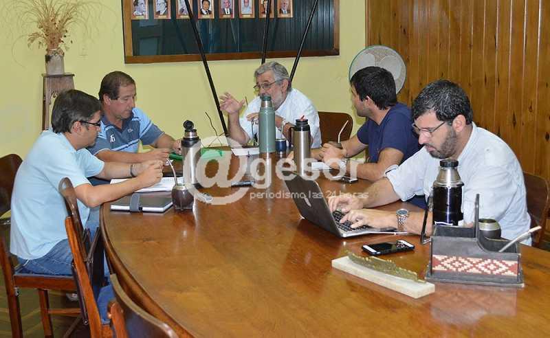 De acuerdo a la información que recabó @gesor, el hombre se desempeña además de empresario como concejal del Municipio de Cardona