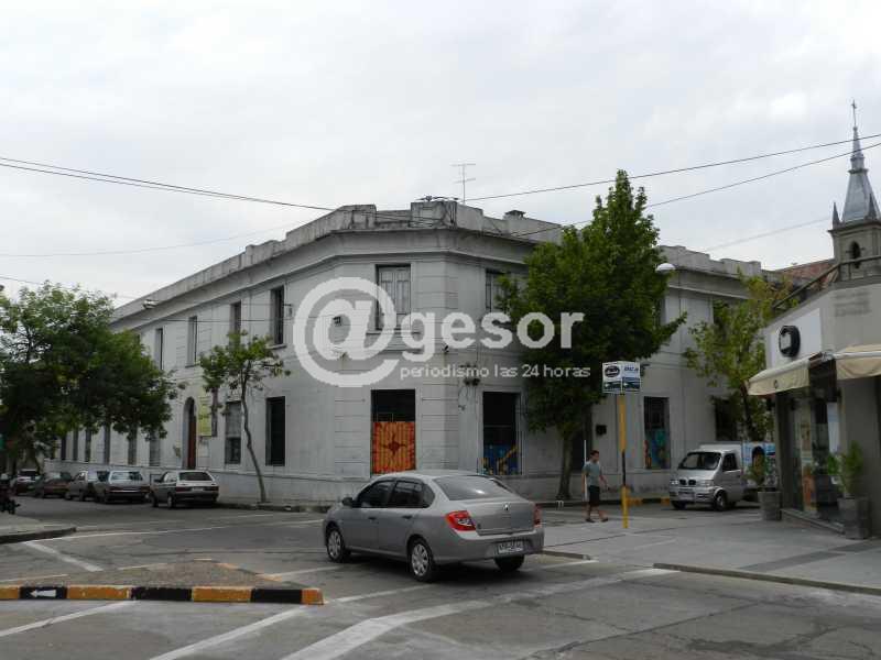 Ingresaron por el techo a la zona de Dirección y se llevaron cámara de fotográfica; buscaban plata.