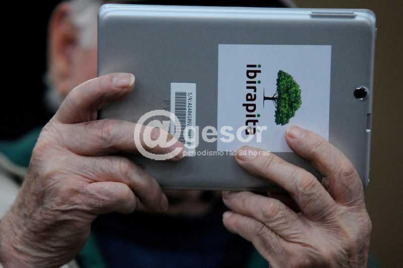 “La entrega de tablets se está realizando de forma normal” dijo la coordinadora general del Plan Ibirapitá, Cristina Sánchez. En Dolores se han entregado más que en Mercedes.