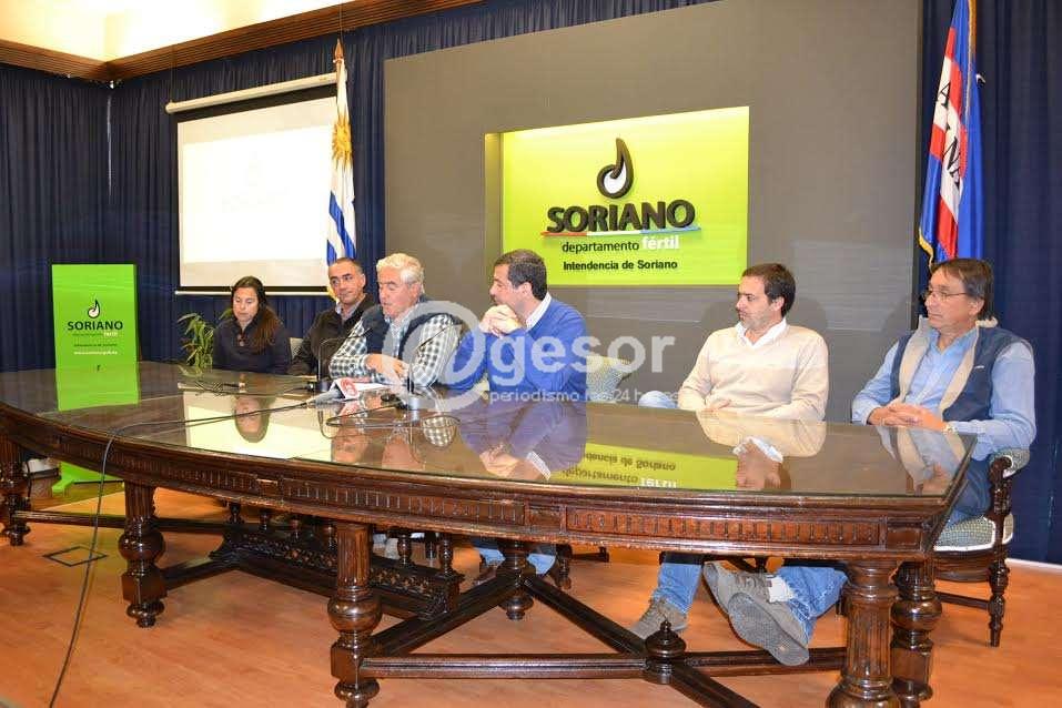 Se firmó este viernes el llamado a licitación para obra en bulevar Viera y Benav{idez y la cañada de los Hornos.