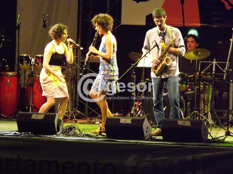 El grupo brasilero sedujo a todos los presentes con una destacada actuación en el marco del 7° Encuentro Internacional de Músicos ¨Jazz a la Calle¨.