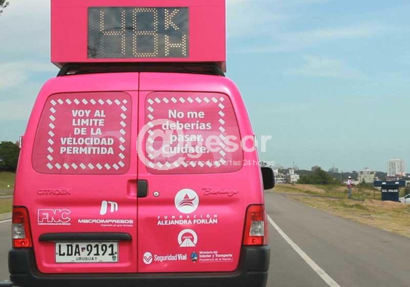 Voy al límite de la velocidad permitida. No me deberías pasar. Cuidate.