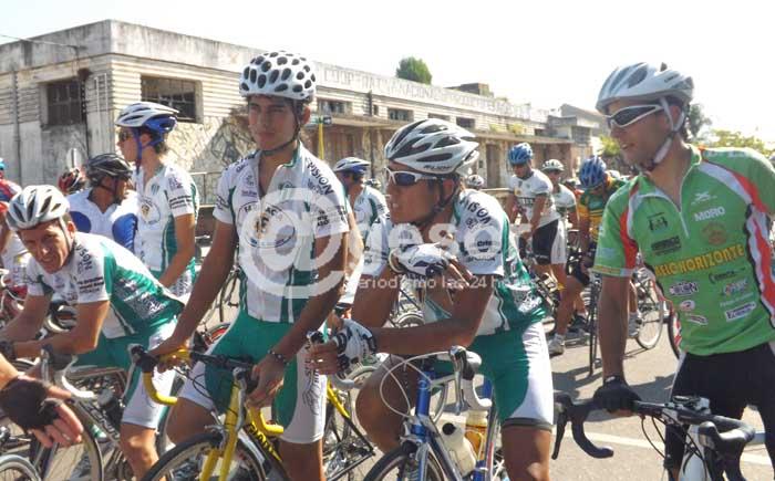 Largaron más de cien ciclistas.