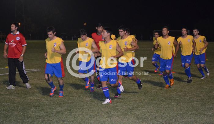 Para acostumbrarse al césped alto del Estadio Ubilla, Mercedes practicó en Dolores.