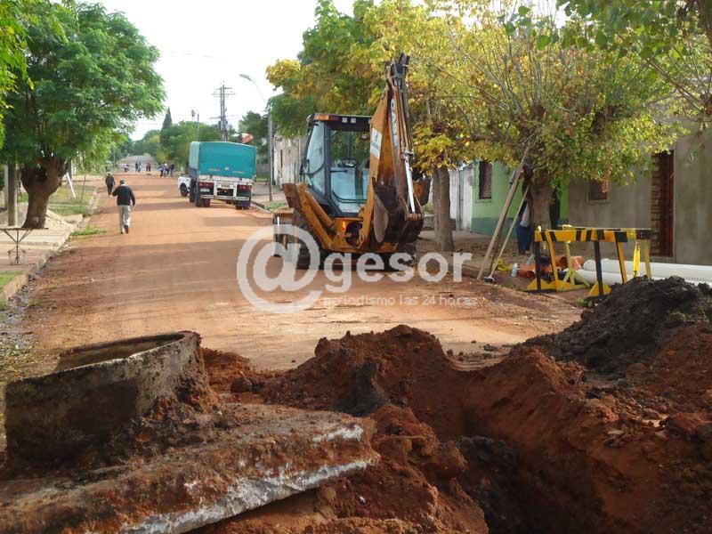 La obra se ejecuta por convenio de vecinos OSE e Intendencia y alcanzará 700 metros de saneamiento de 200 mlm.