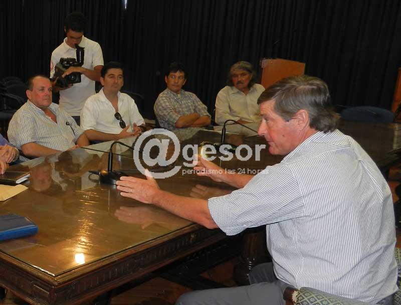 Para el Intendente Besozzi, crear más municipios sin reglamentar la ley y otorgarles recursos, los alcaldes son ¨mandaderos de los intendentes¨