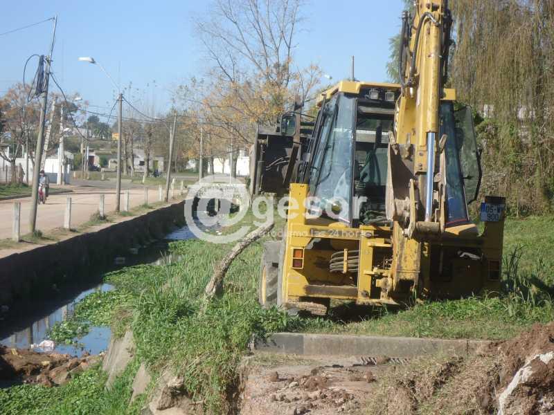 Comenzaron los trabajos preliminares en la obra de colocación del puente en calle Ituzaingó y Cañada