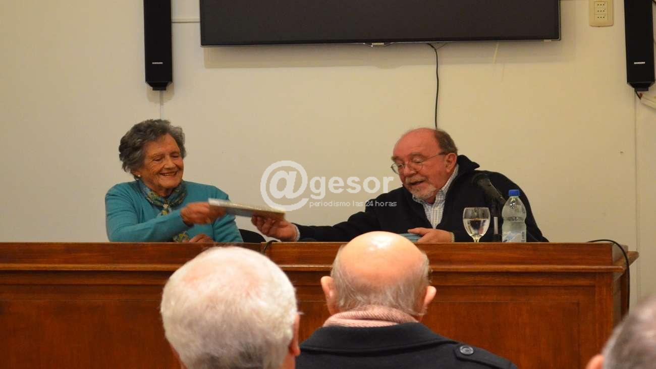 Del periodista Tomás Linn. Una actividad cumplida en  Biblioteca  Eusebio Giménez en el marco de las celebraciones del Día del libro.