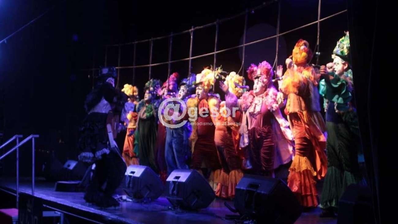 Desde las 21 horas, en el escenario de Manzana 20 actuarán: murga “La Clandestina”, humoristas “Lo Rueda Floja” y murga “Las Fritas”.