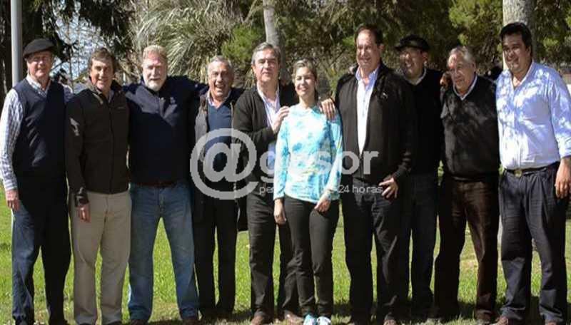 Jorge Larrañaga, líder de Alianza Nacional se reunió a su bancada de Intendentes en San José.