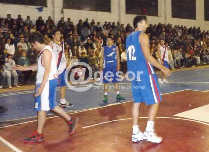 Remeros y Sandú se enfrenan por tercera vez, pero esta vez en el Estadio de Praga.