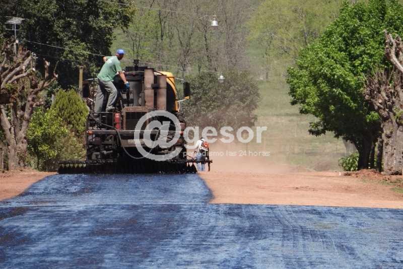 Comenzaron las tareas de bituminización de la totalidad de las calles de Cañada Nieto.