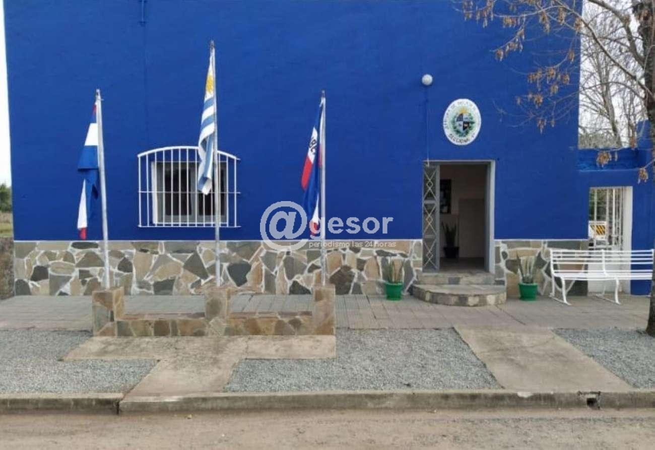 En el lugar se vio a dos masculinos que huyeron en auto cuando se vieron descubiertos