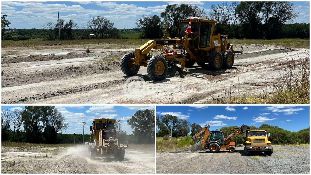 Se intensificaron los trabajos para conformar las canchas de fútbol en el Complejo Polideportivo