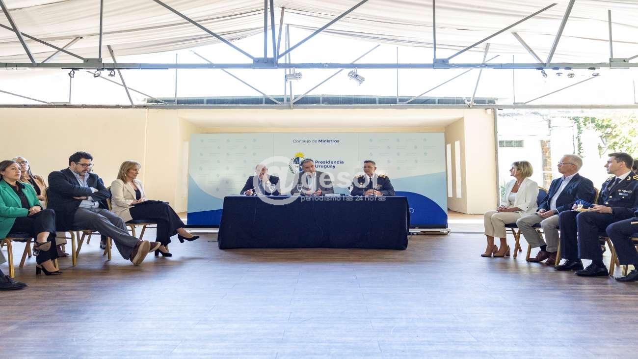 El presidente de la República, Yamandú Orsi, presentó el Plan Nacional de Seguridad 2025-2035, una estrategia que contiene 79 acciones y 130 medidas orientadas a responder a los principales desafíos actuales en la materia. El plan establece una nueva forma de hacer la política de seguridad en Uruguay, con acciones concretas y una mayor coordinación entre actores públicos y privados.