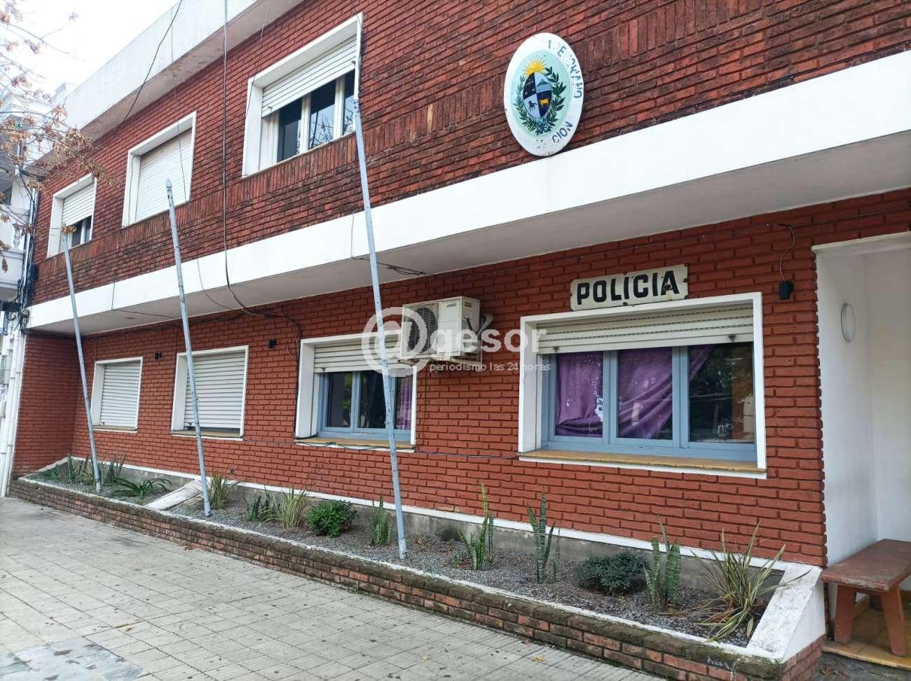 La conductora del vehículo menor sufrió fractura de clavícula, en hecho ocurrido en zona de Saavedra e Iris de López Crespo en Dolores, jurisdicción de Seccional 5ª