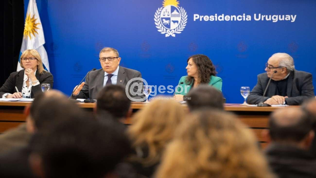 La próxima semana será remitido al Parlamento el proyecto de ley sobre Competitividad y Reducción del Costo de Vida, presentado este miércoles 10 en Torre Ejecutiva. La desburocratización, la promoción de inversiones, de las exportaciones, de la innovación y de la baja de los precios son las principales metas de la iniciativa del Poder Ejecutivo.