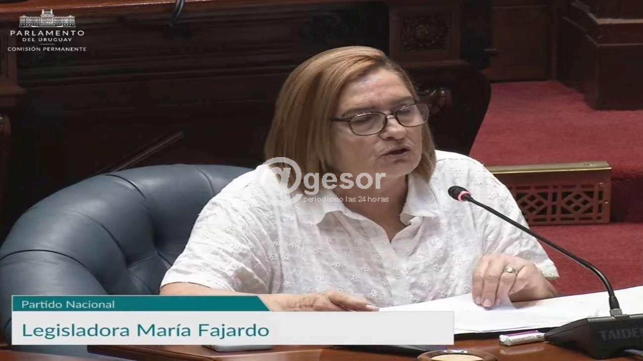 Vecinos de la localidad de Palmar, en diálogo con la Diputada María Fajardo, manifestaron su preocupación por el servicio de agua potable de OSE que presenta cortes y alteraciones en el suministro.