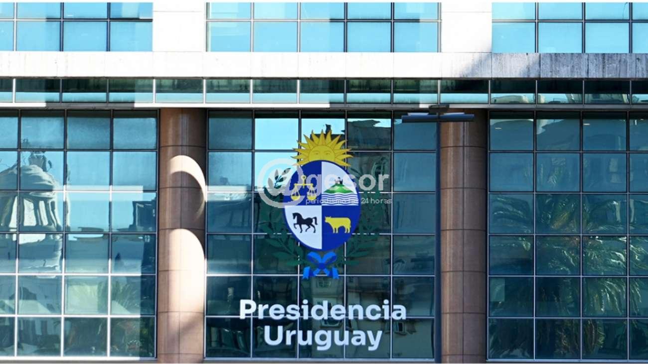 Las Secretarías de Derechos Humanos y de Derechos Humanos para el Pasado Reciente, creadas en 2013 en la Presidencia de la República, conformarán un único equipo, bajo la dirección de Iliana Da Silva. El nuevo esquema permitirá fortalecer la coordinación institucional, optimizar el uso de los recursos públicos y consolidar una conducción estratégica de las políticas de derechos humanos.