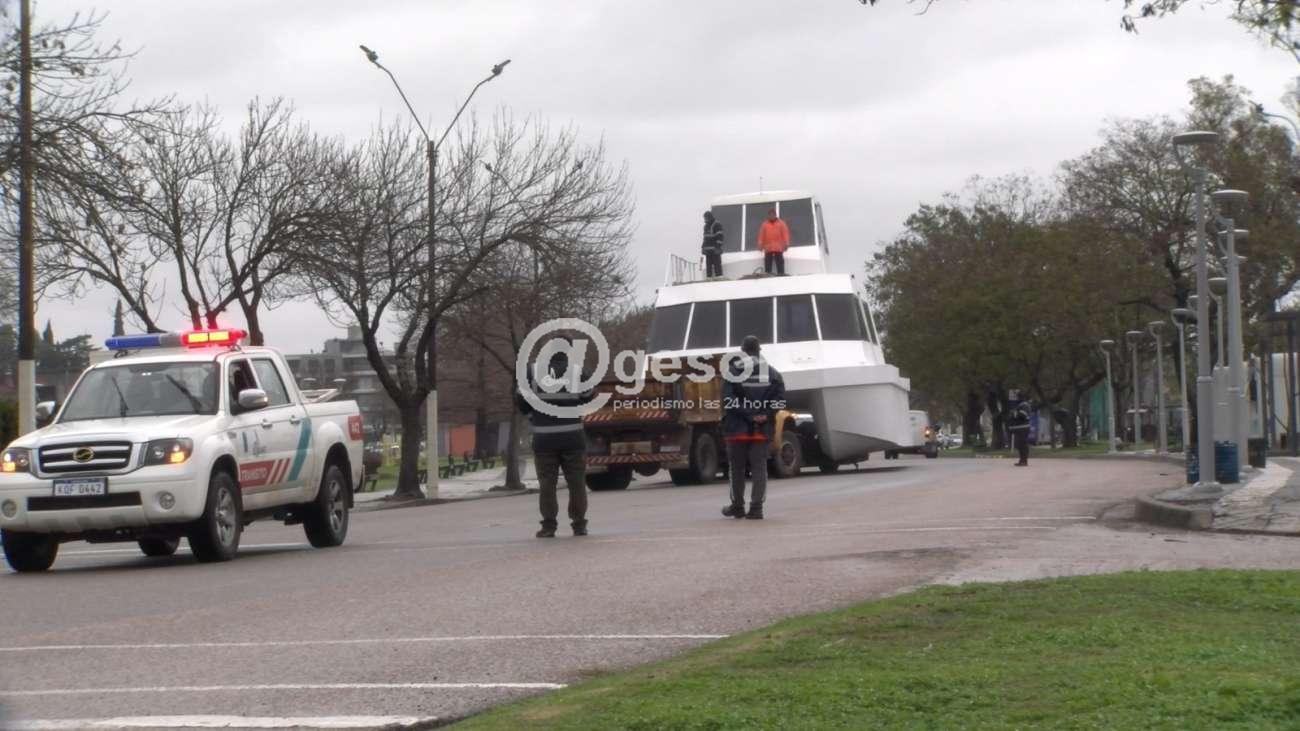 Que se encontraba en dique seco bajo tareas de mantenimiento general.
