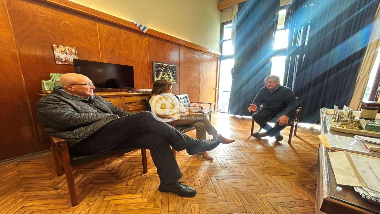???????El Intendente de Soriano, Guillermo Besozzi, recibió este miércoles a integrantes del equipo directivo de CAMS, para presentar un plan maestro en el que la institución médica viene trabajando.