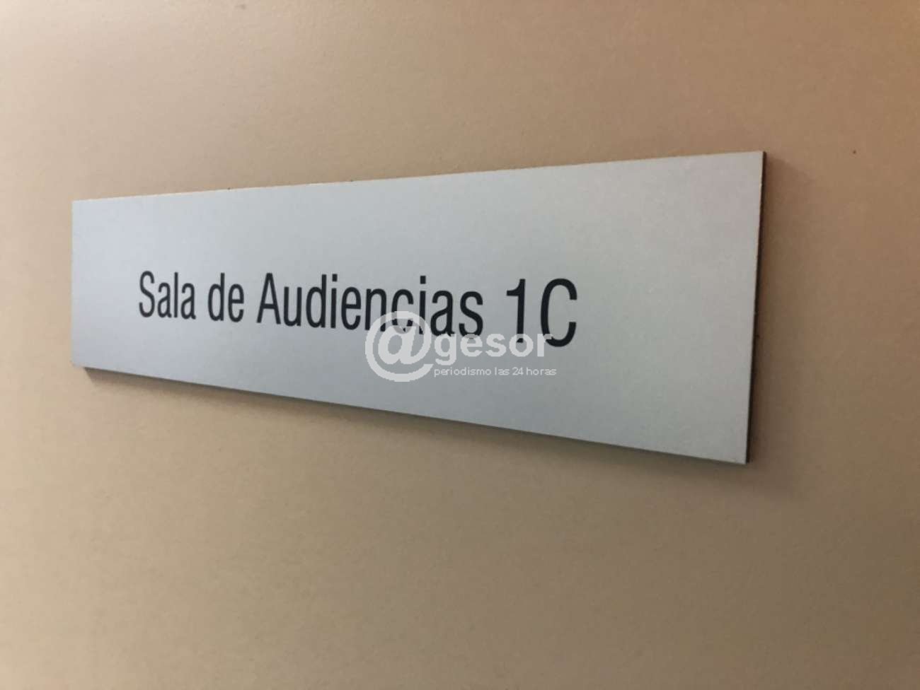 Fiscalía había pedido prisión preventiva en su momento a lo que no se accedió y la pena final fue de 14 meses de prisión en régimen de libertad a prueba con medidas alternativas y multa de 20 UR