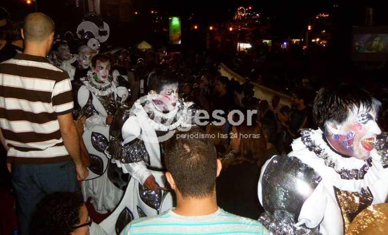 Con gran aceptación del público, pero fundamentalmente de los críticos del carnaval montevideano, La Timbera arrancó con muy buen pie su participación en el Concurso de Carnaval más importante del país.
